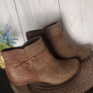 Rockport Brown Ankle Booties with Distressed Leather